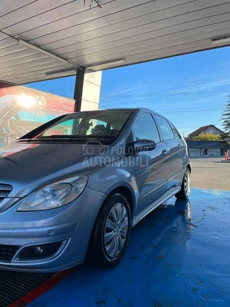 Mercedes Benz B 180 