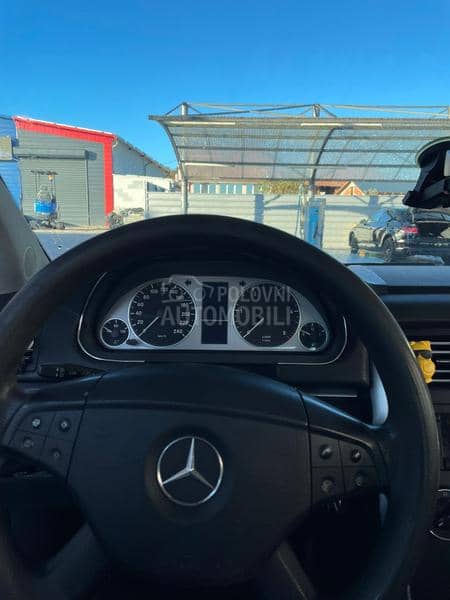 Mercedes Benz B 180 