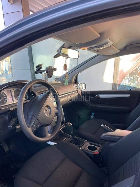 Mercedes Benz B 180 