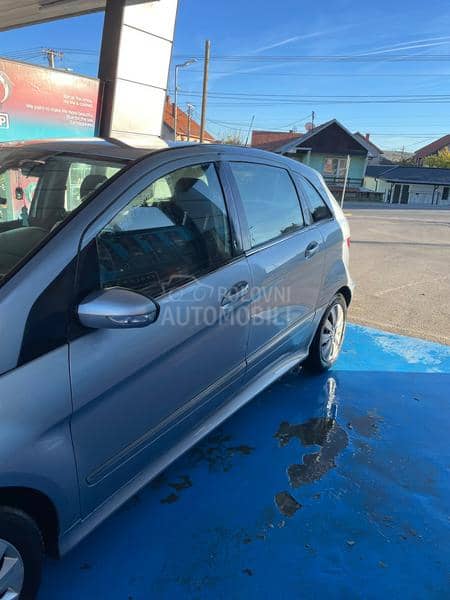 Mercedes Benz B 180 