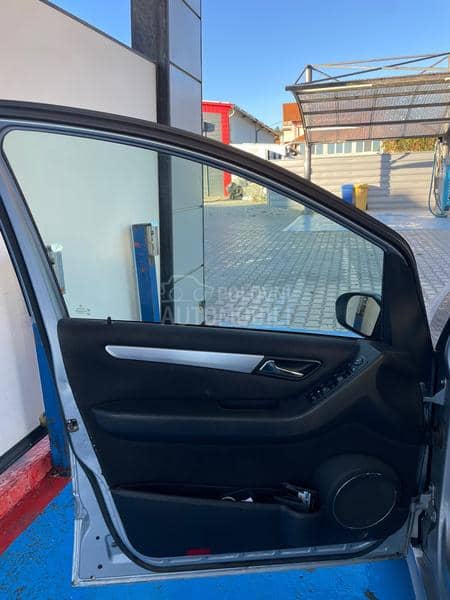 Mercedes Benz B 180 