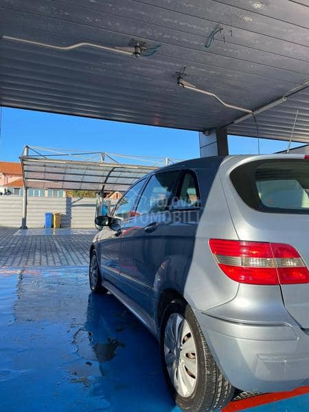 Mercedes Benz B 180 