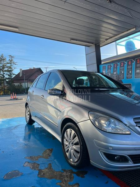 Mercedes Benz B 180 
