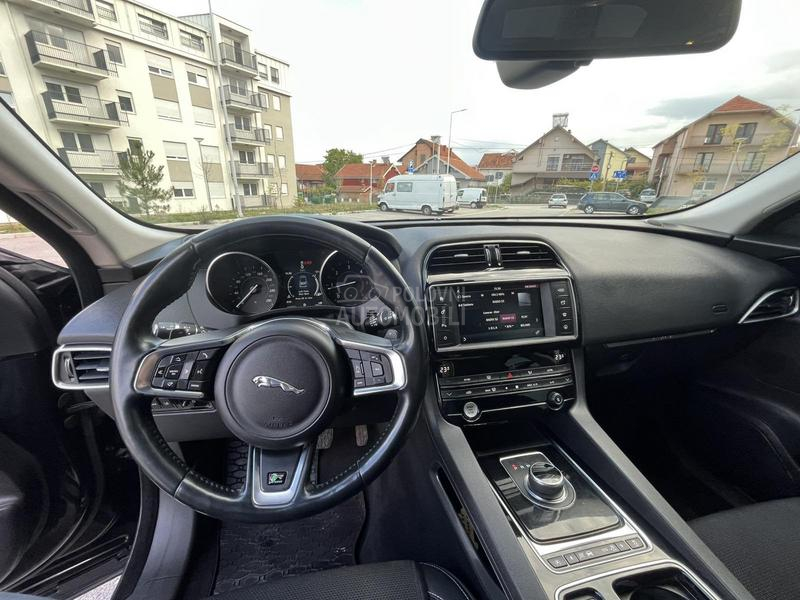 Jaguar F pace 