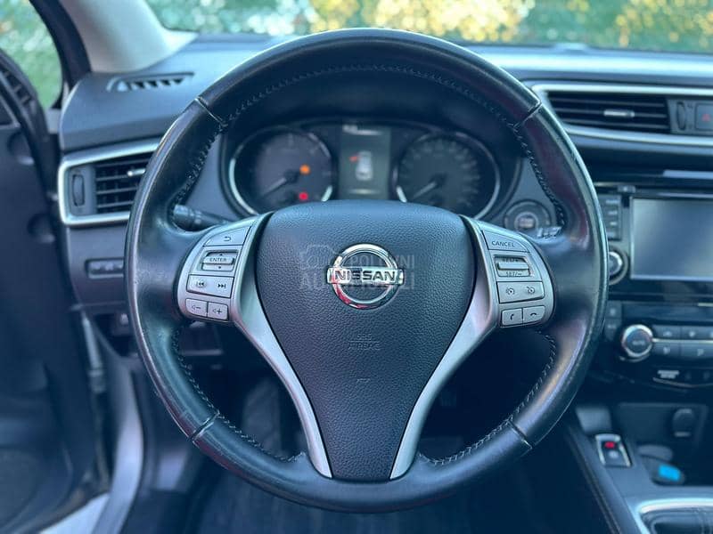 Nissan Qashqai TEKNA/4x4/PANO/360