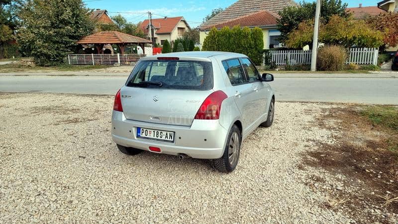 Suzuki Swift 1.3i