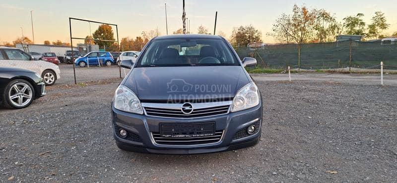 Opel Astra H 1.6 REZERVISA NO