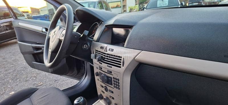 Opel Astra H 1.6 REZERVISA NO