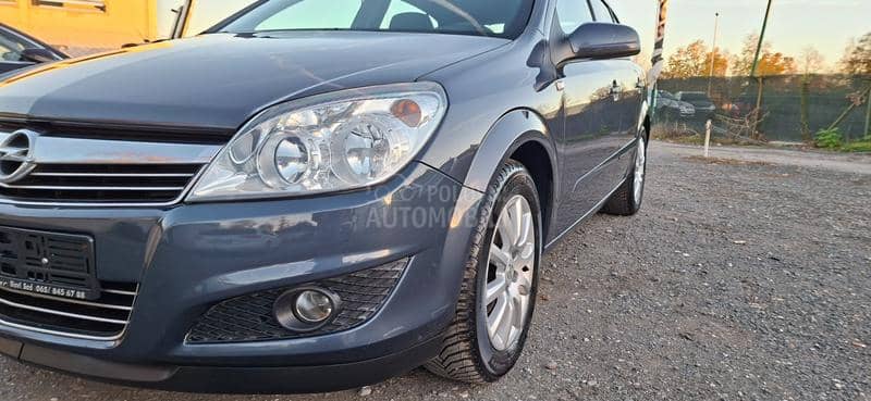 Opel Astra H 1.6 REZERVISA NO