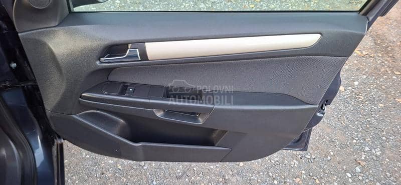 Opel Astra H 1.6 REZERVISA NO