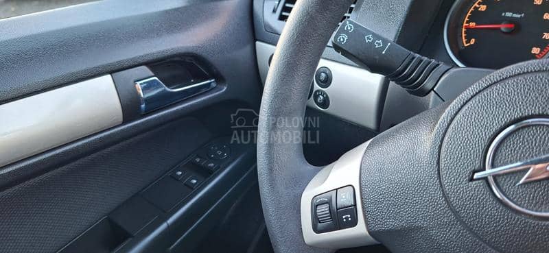Opel Astra H 1.6 REZERVISA NO