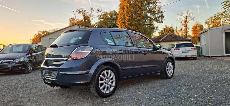 Opel Astra H 1.6 REZERVISA NO