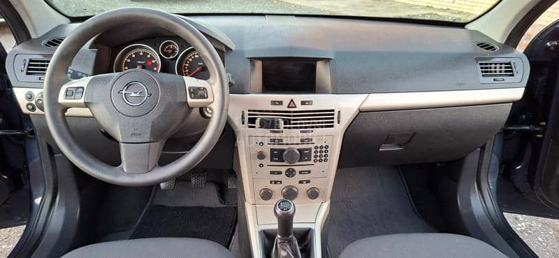 Opel Astra H 1.6 REZERVISA NO