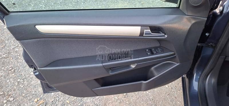 Opel Astra H 1.6 REZERVISA NO