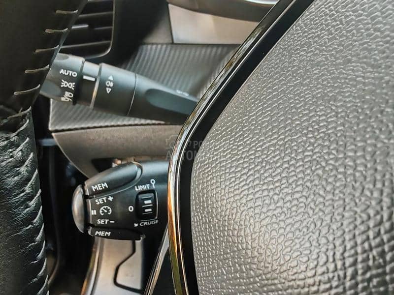 Peugeot 2008 1.2 ALLURE