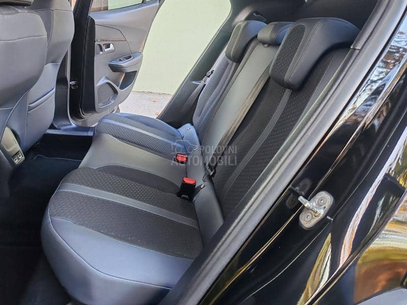 Peugeot 2008 1.2 ALLURE