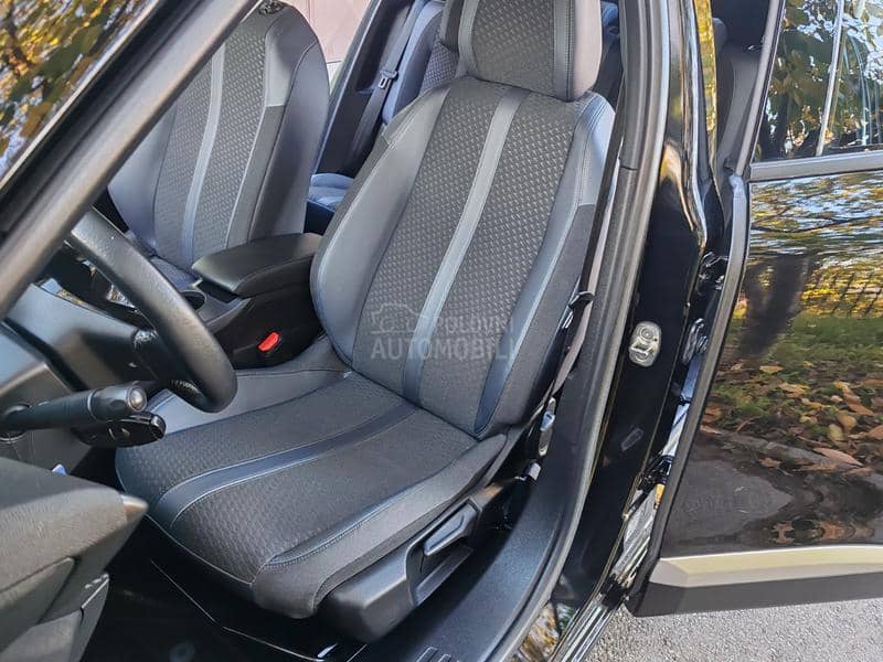 Peugeot 2008 1.2 ALLURE