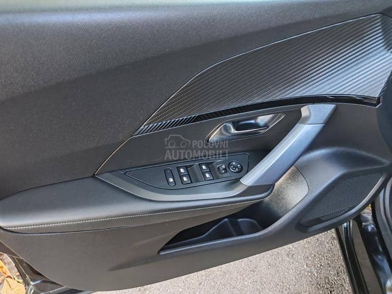 Peugeot 2008 1.2 ALLURE