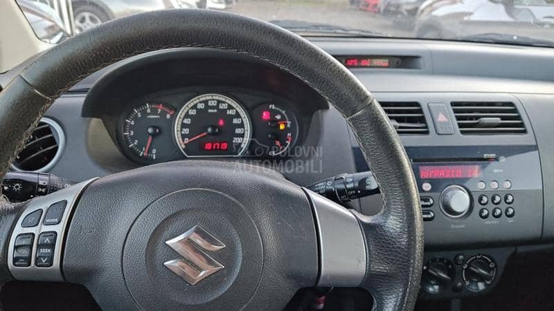 Suzuki Swift 1.3 b za trgovce