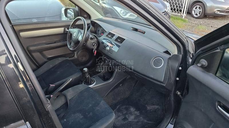Suzuki Swift 1.3 b za trgovce