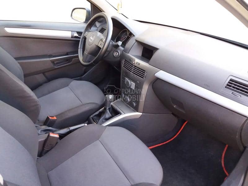 Opel Astra H 