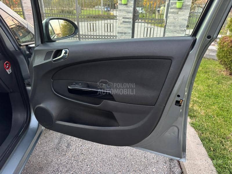 Opel Corsa D 1.4 SVAJCARSKA NOV