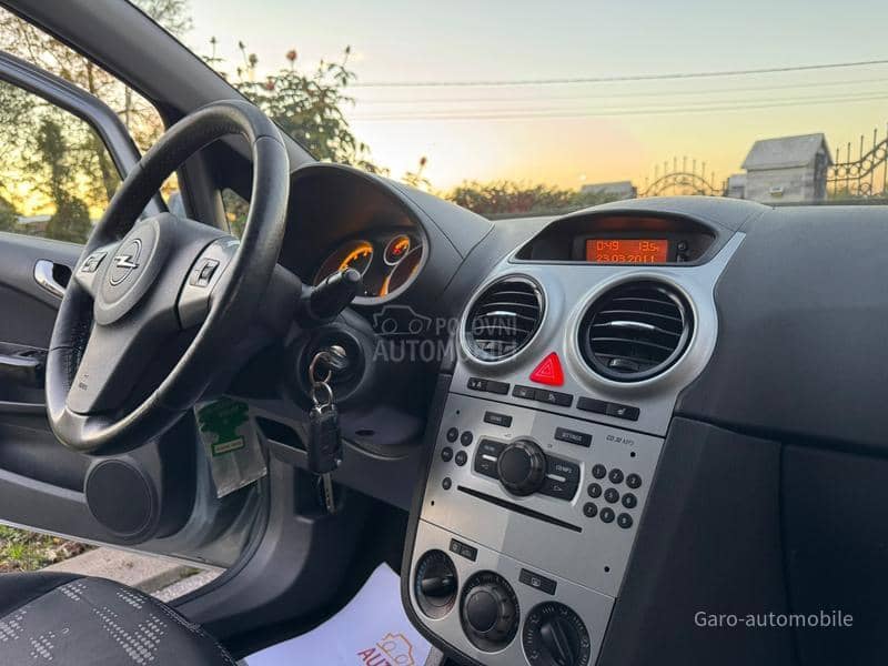 Opel Corsa D 1.4 SVAJCARSKA NOV