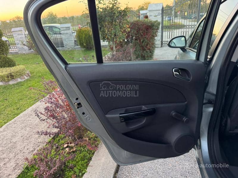 Opel Corsa D 1.4 SVAJCARSKA NOV