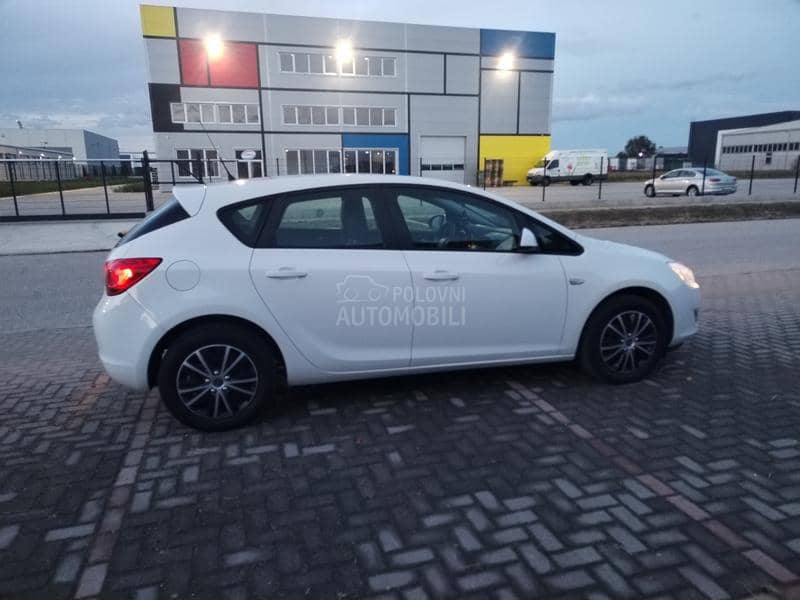 Opel Astra J 1.4i