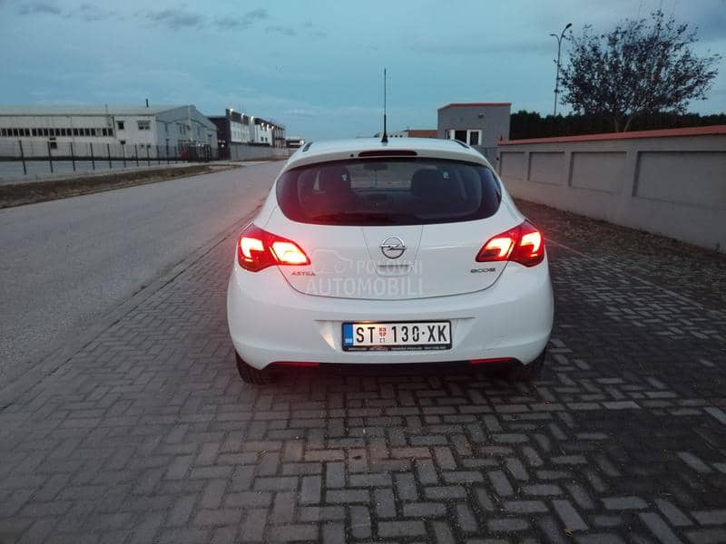 Opel Astra J 1.4i