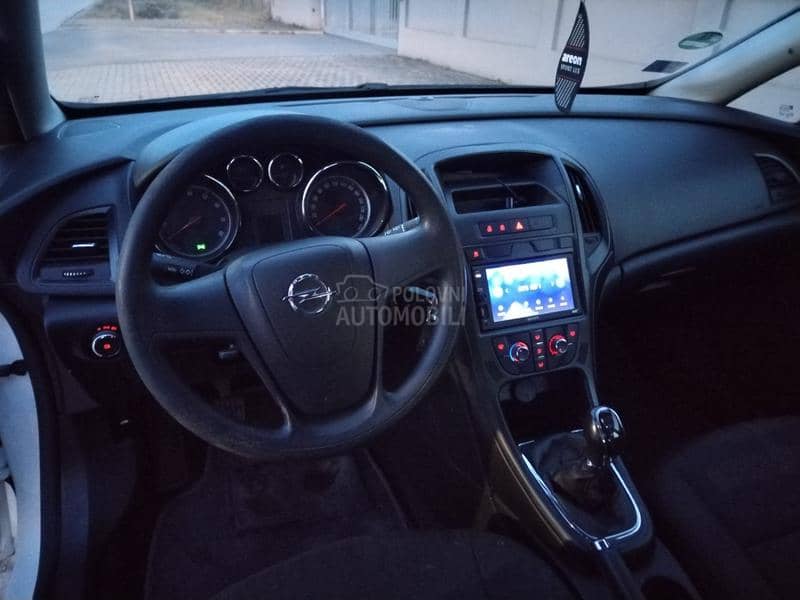 Opel Astra J 1.4i