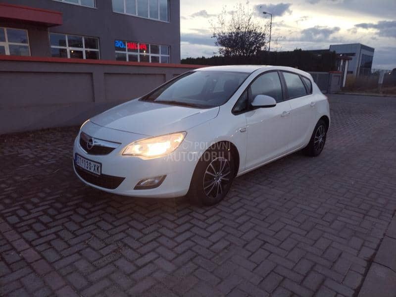 Opel Astra J 1.4i