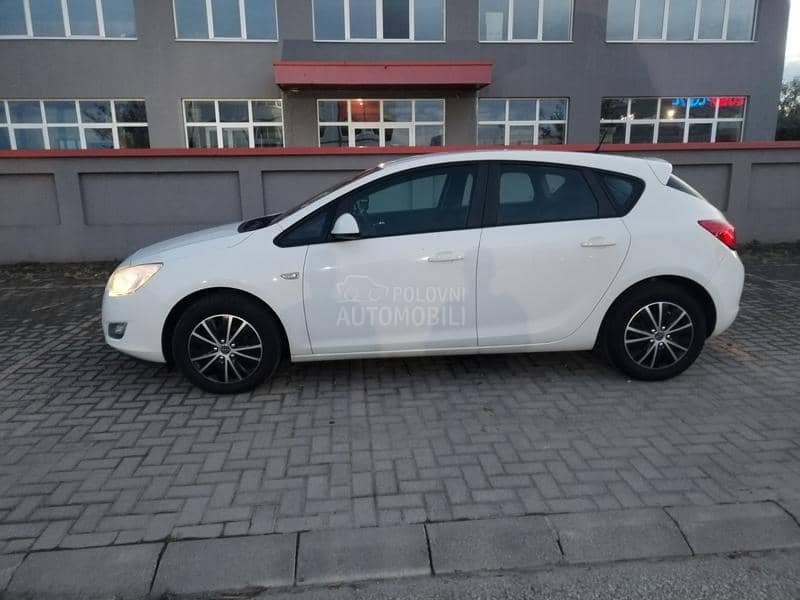 Opel Astra J 1.4i