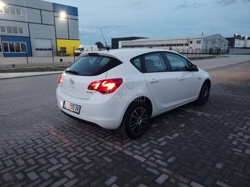 Opel Astra J 1.4i
