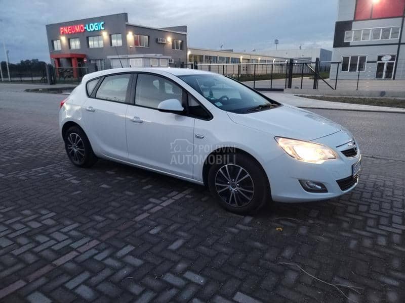 Opel Astra J 1.4i