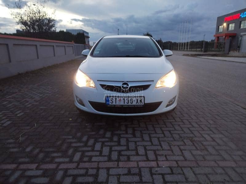 Opel Astra J 1.4i