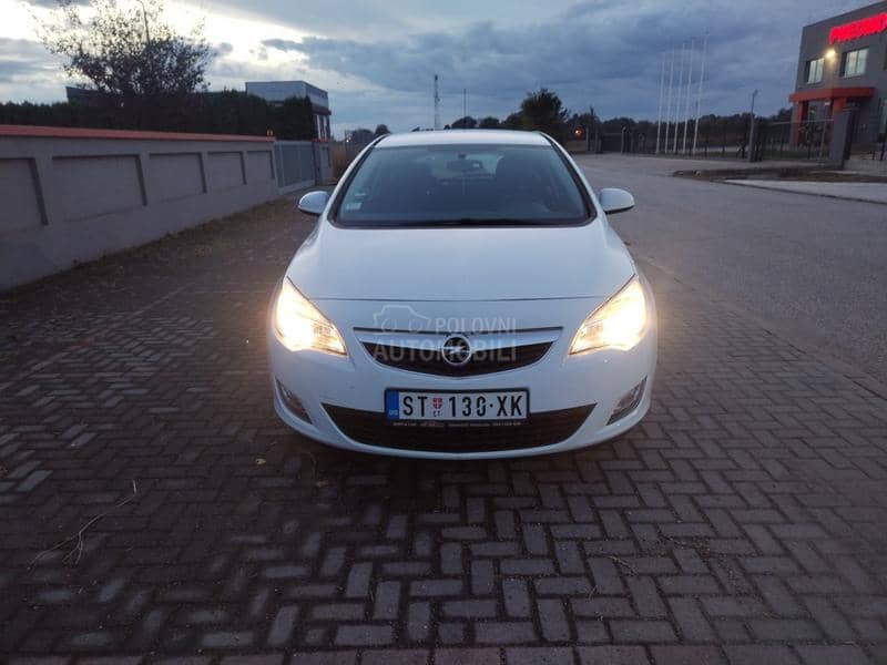 Opel Astra J 1.4i