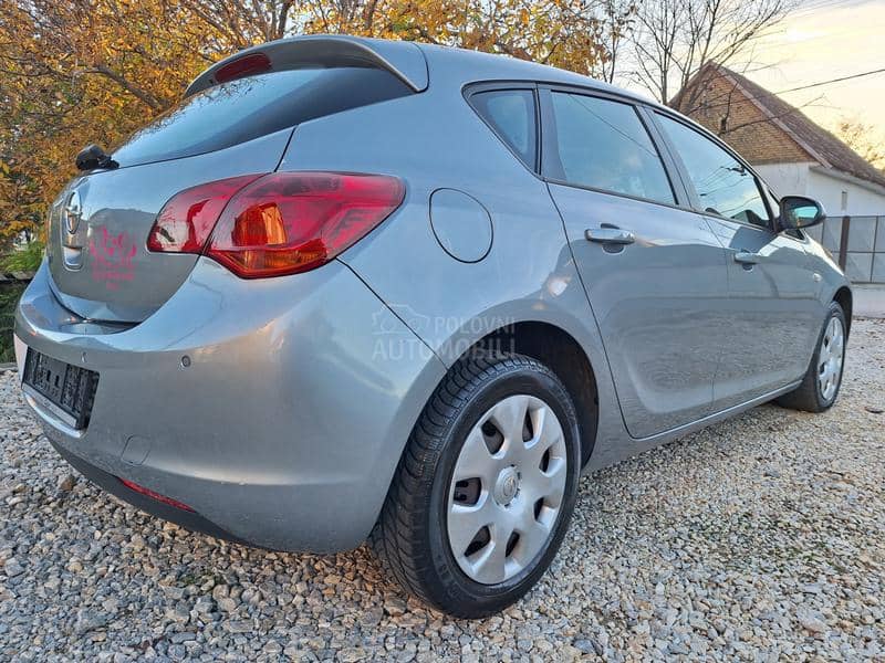 Opel Astra J 1.6 b,0RIGINAL K M