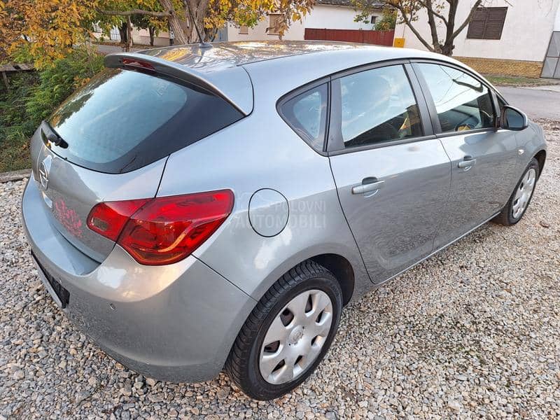 Opel Astra J 1.6 b,0RIGINAL K M
