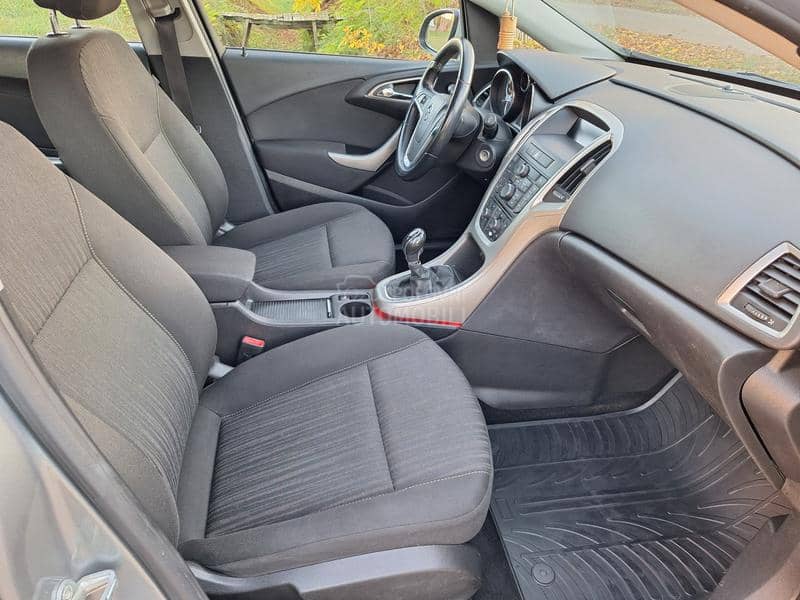 Opel Astra J 1.6 b,0RIGINAL K M