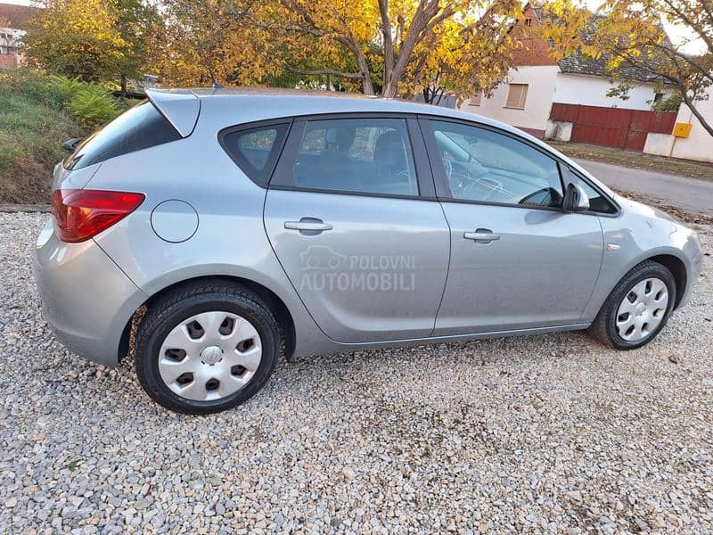 Opel Astra J 1.6 b,0RIGINAL K M