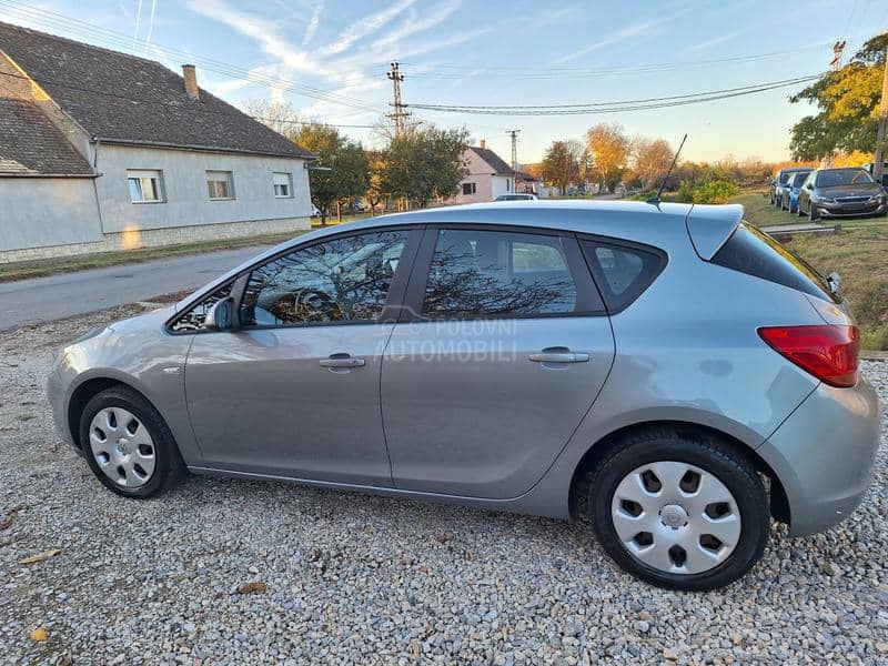 Opel Astra J 1.6 b,0RIGINAL K M