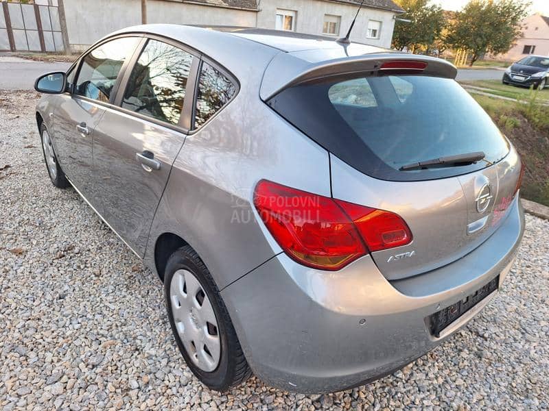 Opel Astra J 1.6 b,0RIGINAL K M