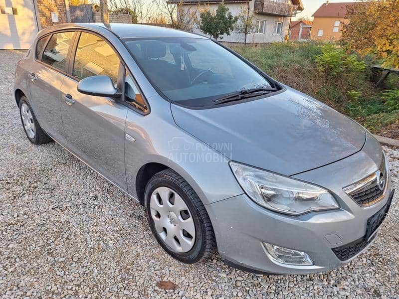 Opel Astra J 1.6 b,0RIGINAL K M