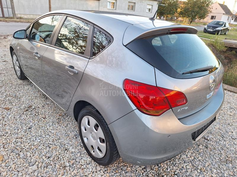 Opel Astra J 1.6 b,0RIGINAL K M