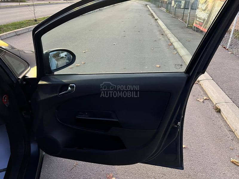 Opel Corsa D 1.4 /CH/