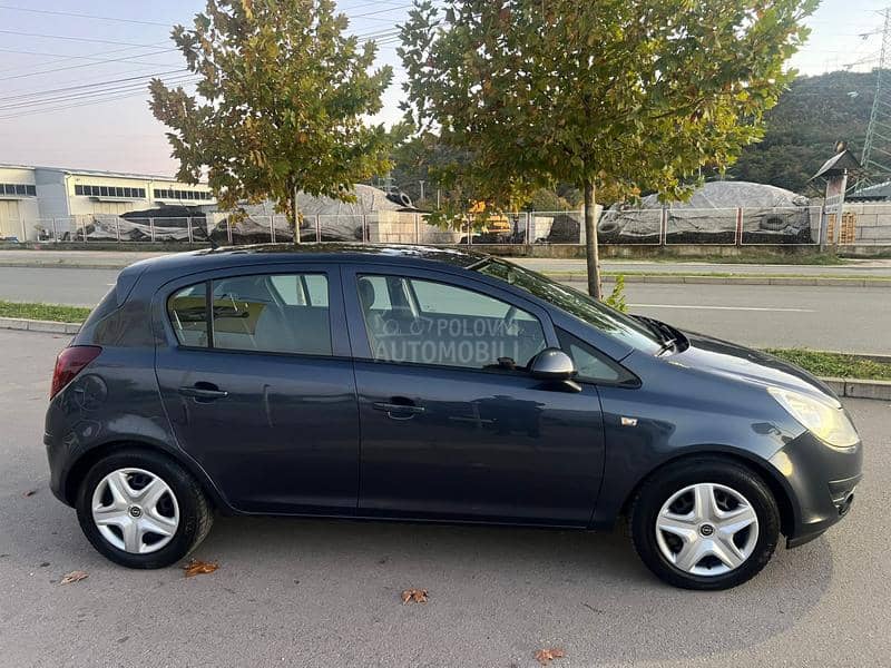 Opel Corsa D 1.4 /CH/