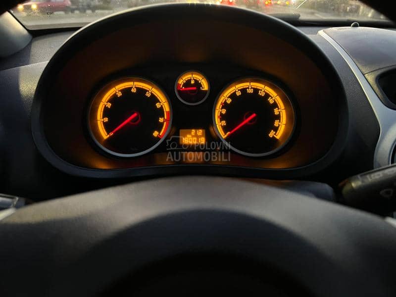 Opel Corsa D 1.4 /CH/