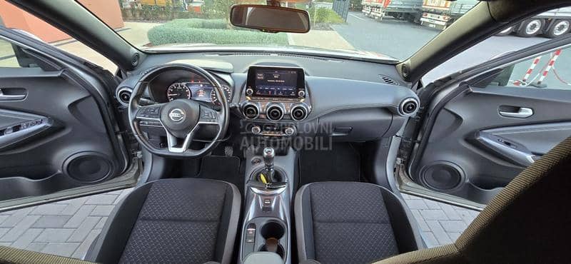 Nissan Juke CAM/car vertical