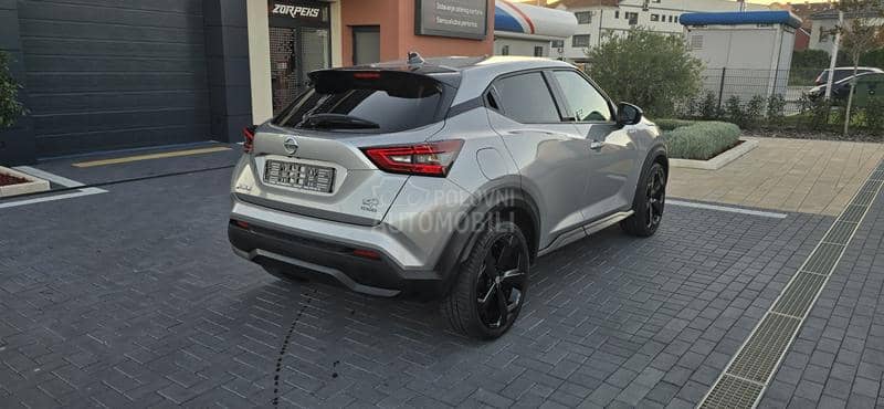 Nissan Juke CAM/car vertical